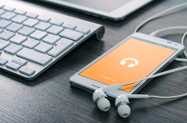 audibleを視聴するイメージ画像。